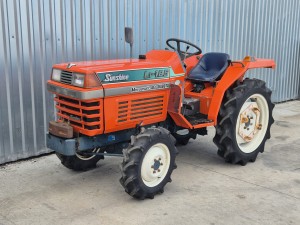 Kubota L1-185D Glebogryzarka