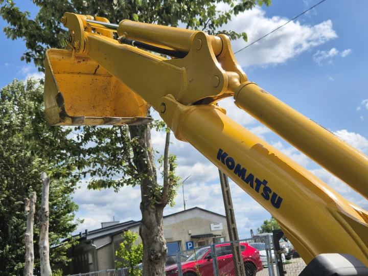 Komatsu P09