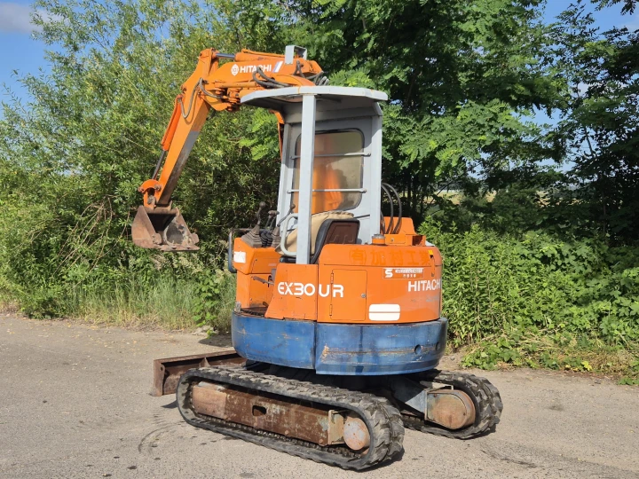 Hitachi EX30our
