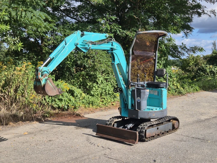 Komatsu PC10UU-3e (5).jpg