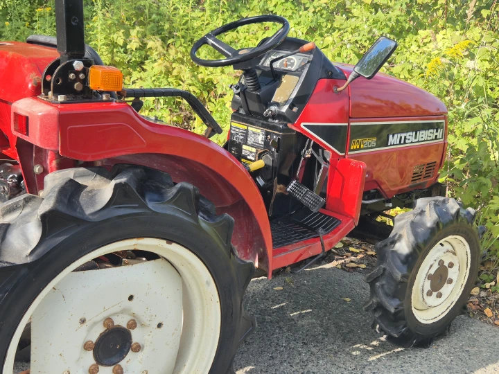 Mitsubishi MT205D