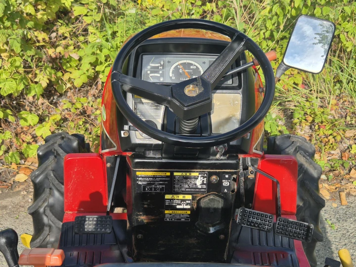 Mitsubishi MT205D