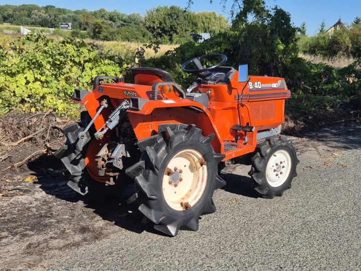 Kubota B-40D