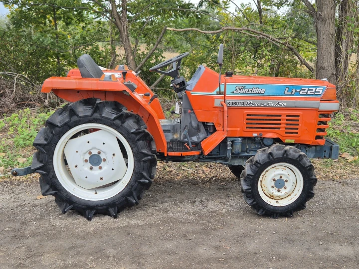 Kubota L1-225D
