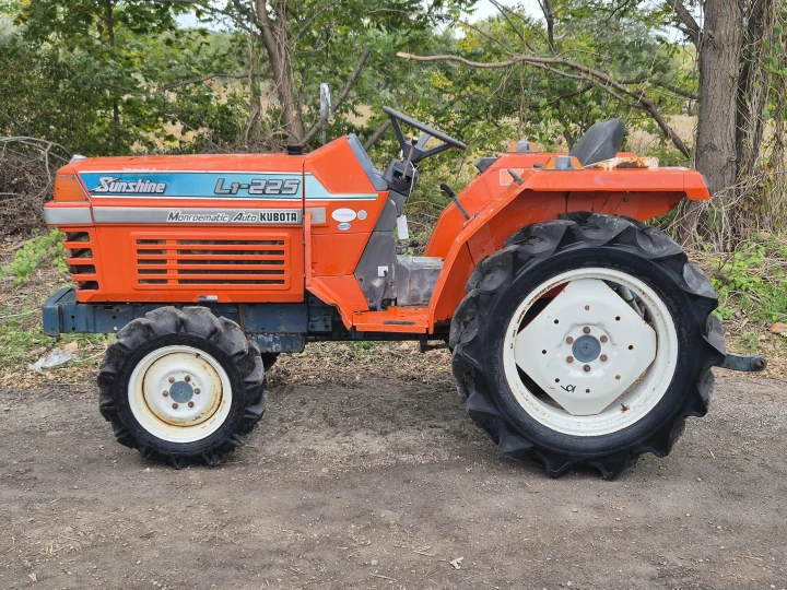Kubota L1-225D
