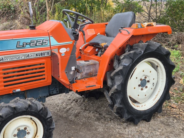 Kubota L1-225D