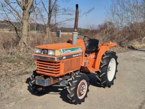 Kubota L1-20D Glebogryzarka 