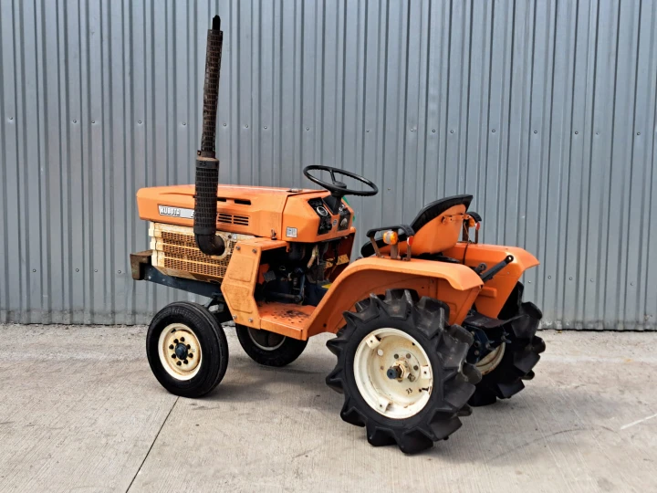 Kubota B1200S