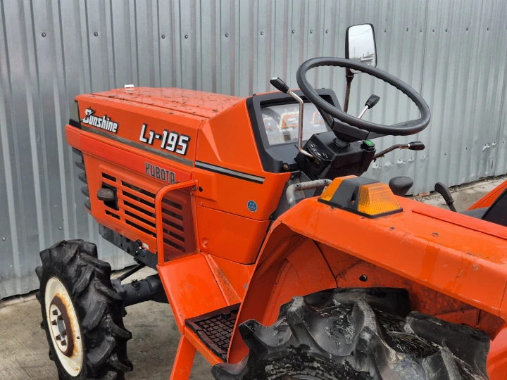 Kubota L1-195D