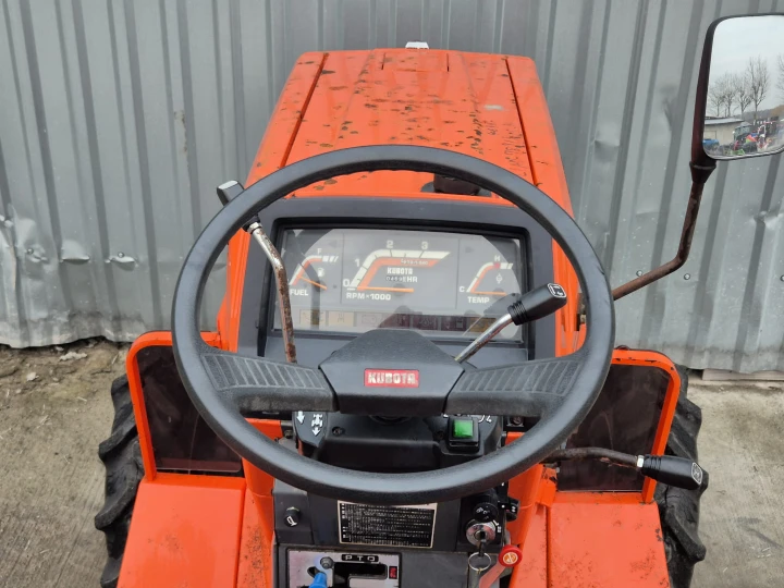 Kubota L1-195D