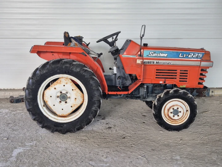 Kubota L1-225D
